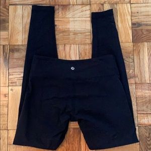Black Lululemon WunderUnder 28” leggings